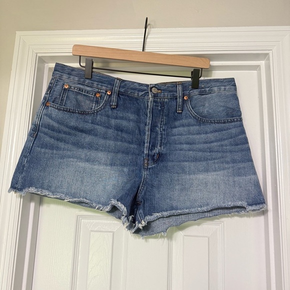 Madewell Shorts Womens 31 Blue Relaxed Denim Button Fly Distressed Raw Hem - Picture 1 of 7